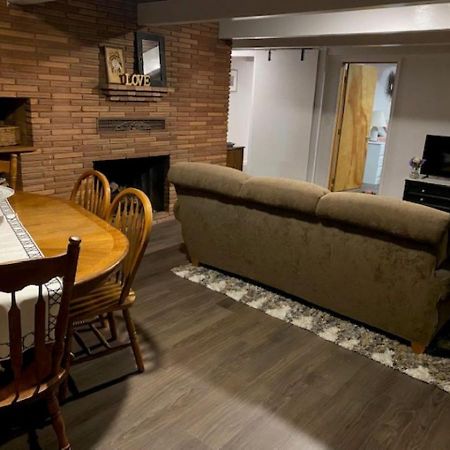 Spacious Lower Level Living All For You! コー​​バリス エクステリア 写真