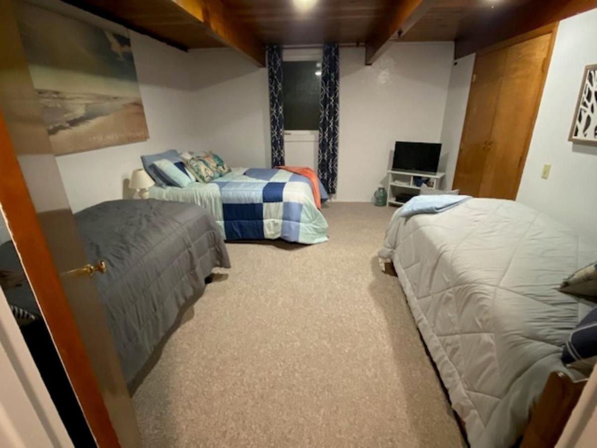 Spacious Lower Level Living All For You! コー​​バリス エクステリア 写真