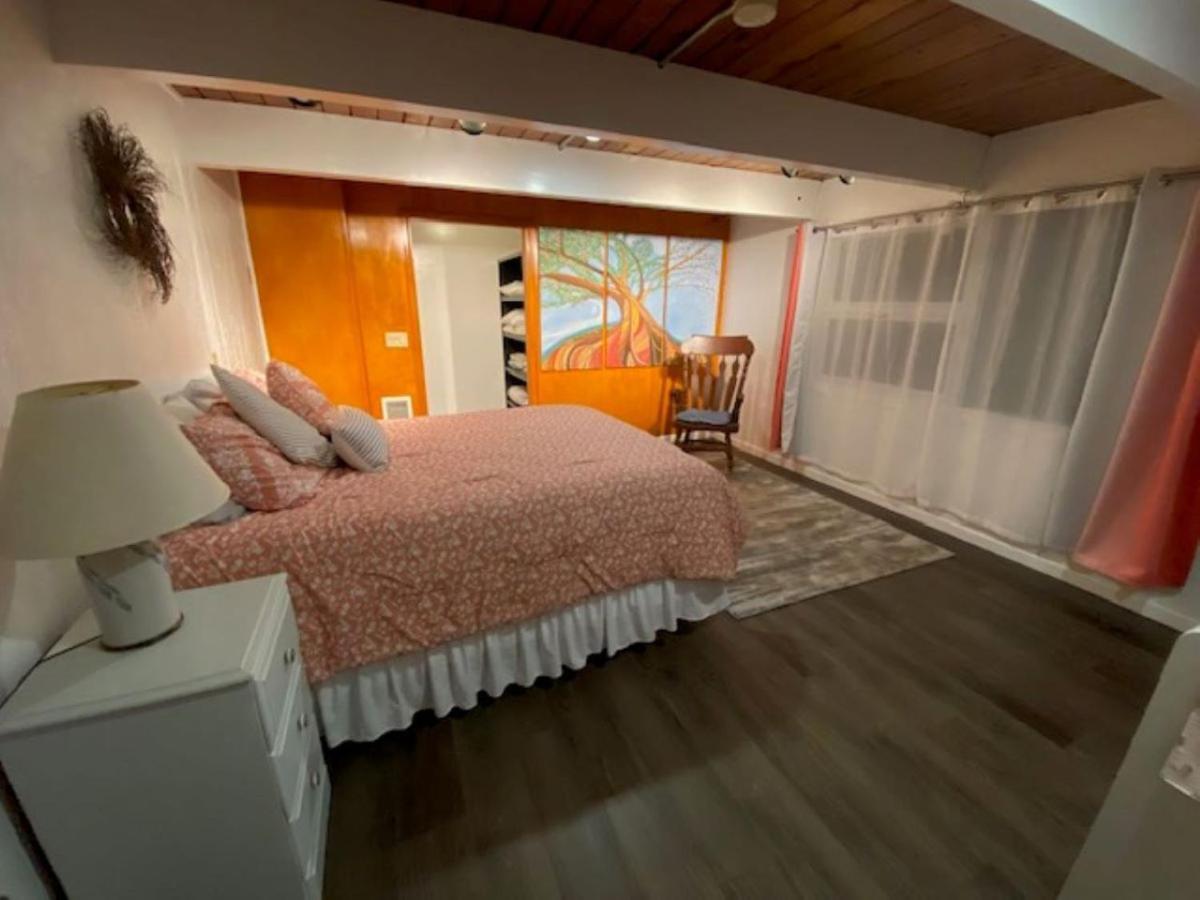 Spacious Lower Level Living All For You! コー​​バリス エクステリア 写真