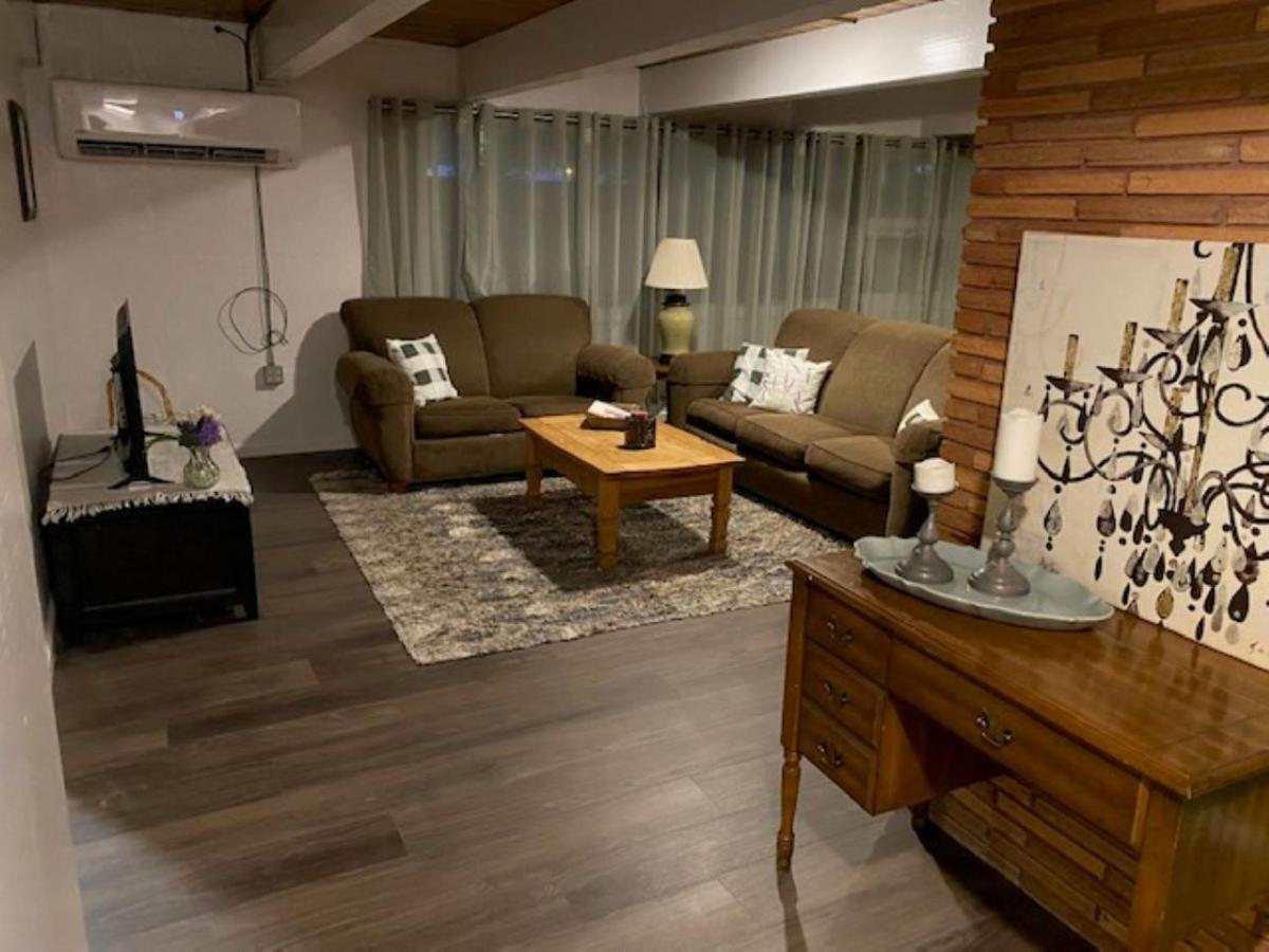 Spacious Lower Level Living All For You! コー​​バリス エクステリア 写真