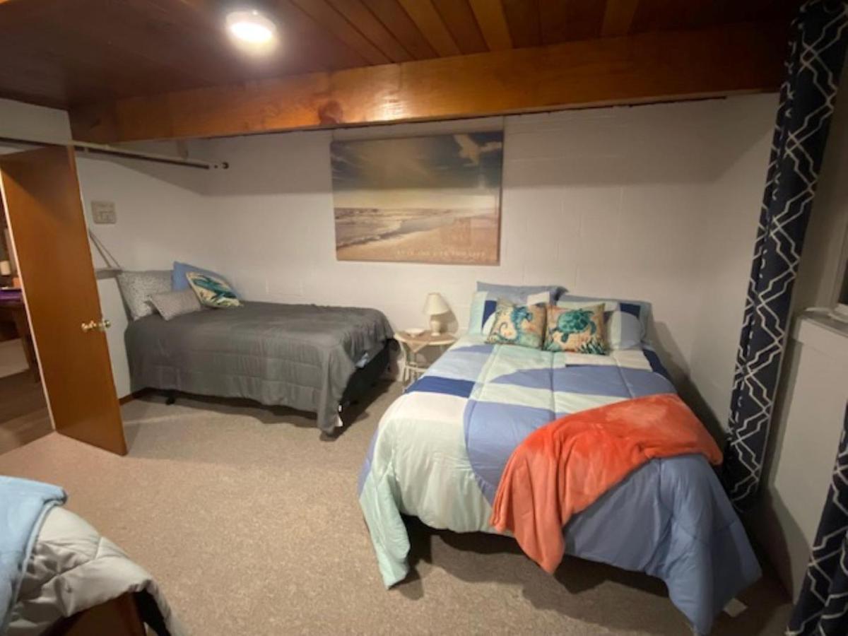Spacious Lower Level Living All For You! コー​​バリス エクステリア 写真