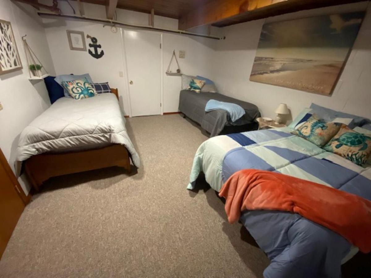Spacious Lower Level Living All For You! コー​​バリス エクステリア 写真