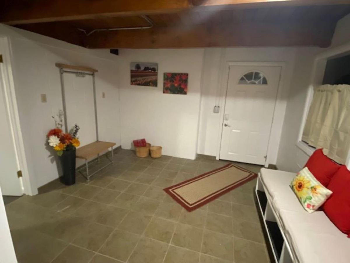 Spacious Lower Level Living All For You! コー​​バリス エクステリア 写真