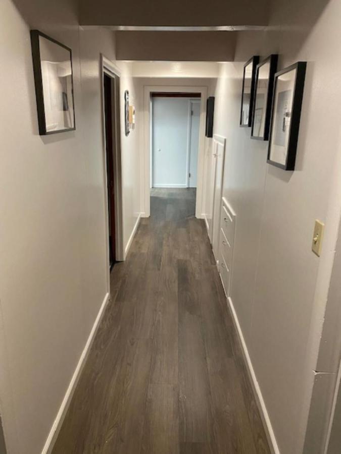 Spacious Lower Level Living All For You! コー​​バリス エクステリア 写真