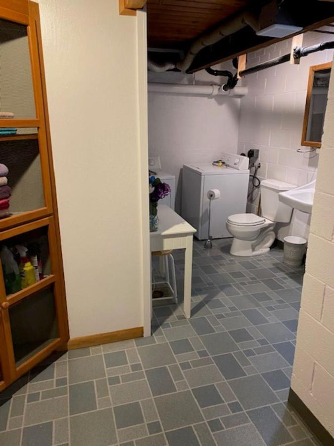 Spacious Lower Level Living All For You! コー​​バリス エクステリア 写真