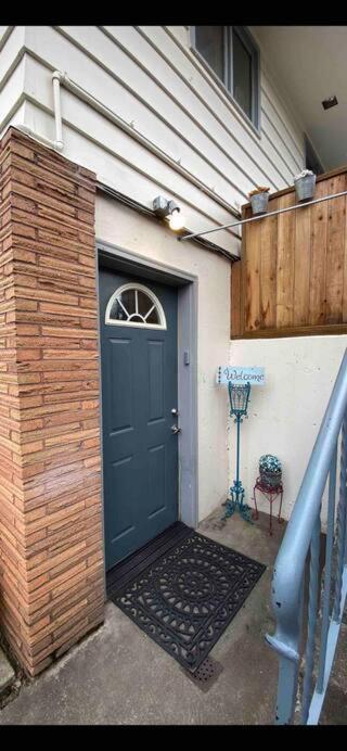Spacious Lower Level Living All For You! コー​​バリス エクステリア 写真